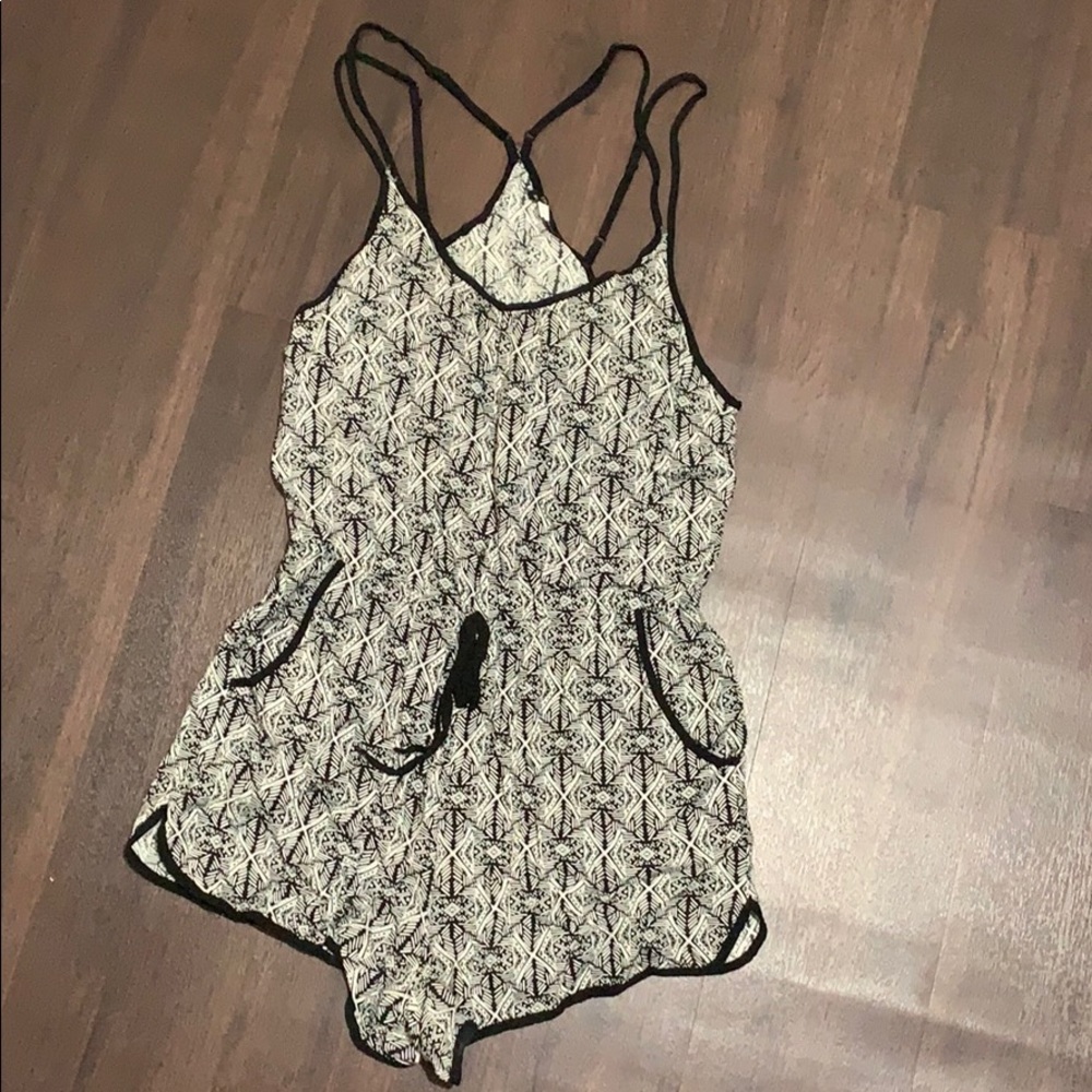 Package of five different rompers S and M.